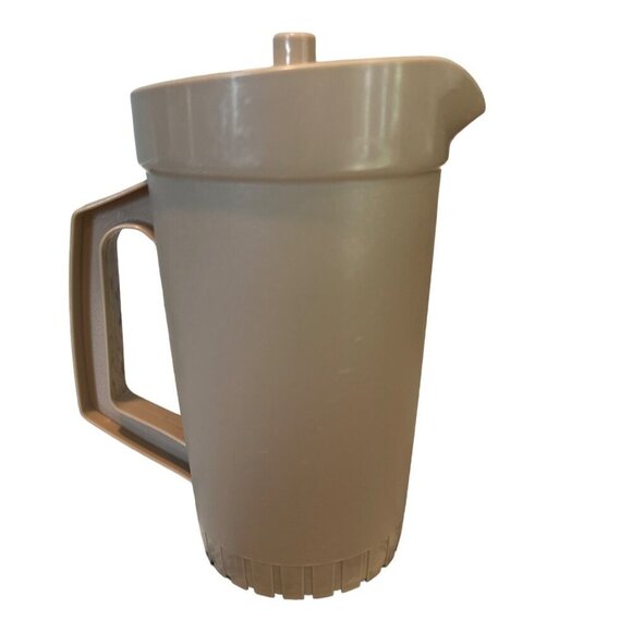 Tupperware 874 Ecru Beige 1.2 Liter Pitcher Push Button Lid - Picture 1 of 11